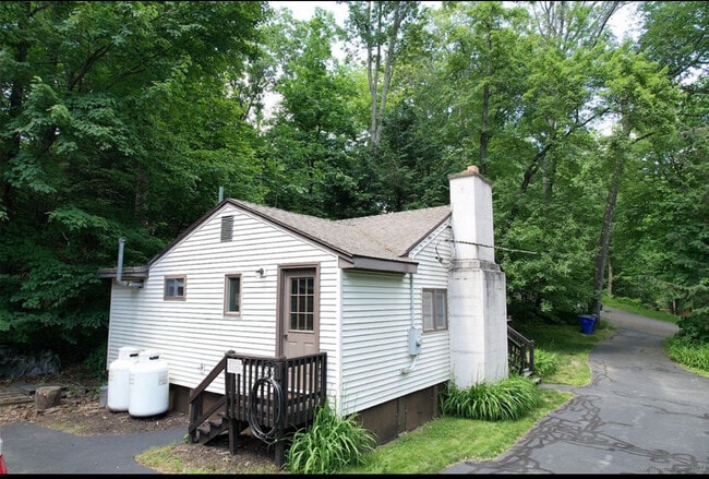 Building Photo - 19 Pinecrest Rd