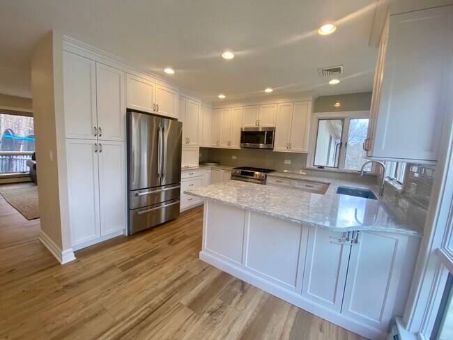 Building Photo - 16 Highclere Ln
