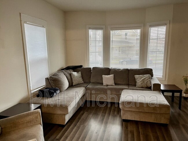 Foto del edificio - 924 Sherman Ave