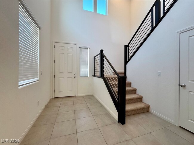 Building Photo - 8109 Minavalle Ave