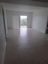 Building Photo - 4164 Inverrary Dr