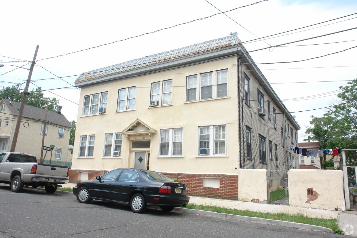Building Photo - 130-132 William St