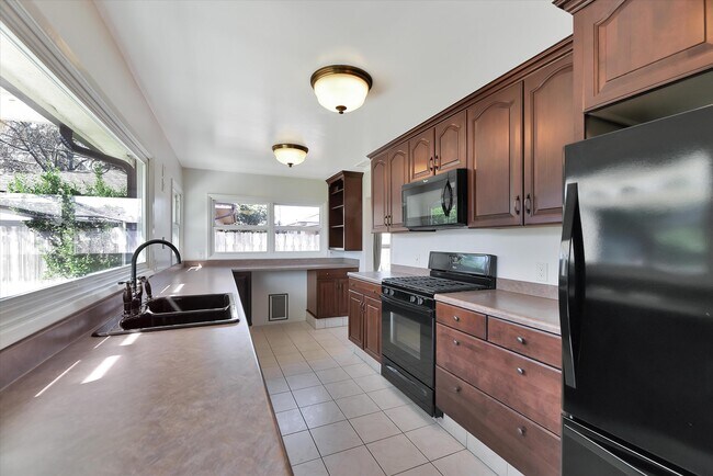 Foto del edificio - 5341 Waring Rd