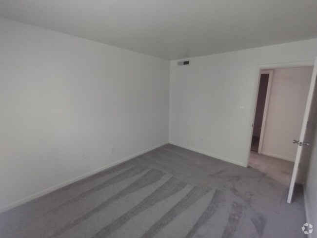 Building Photo - 600 Reusens Rd