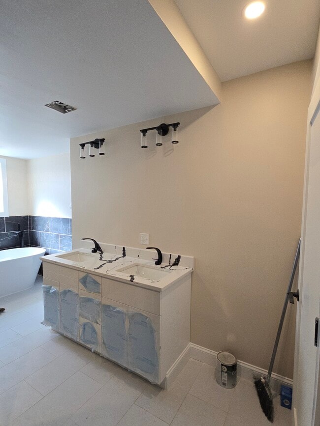 Foto del edificio - 670 Killingly St