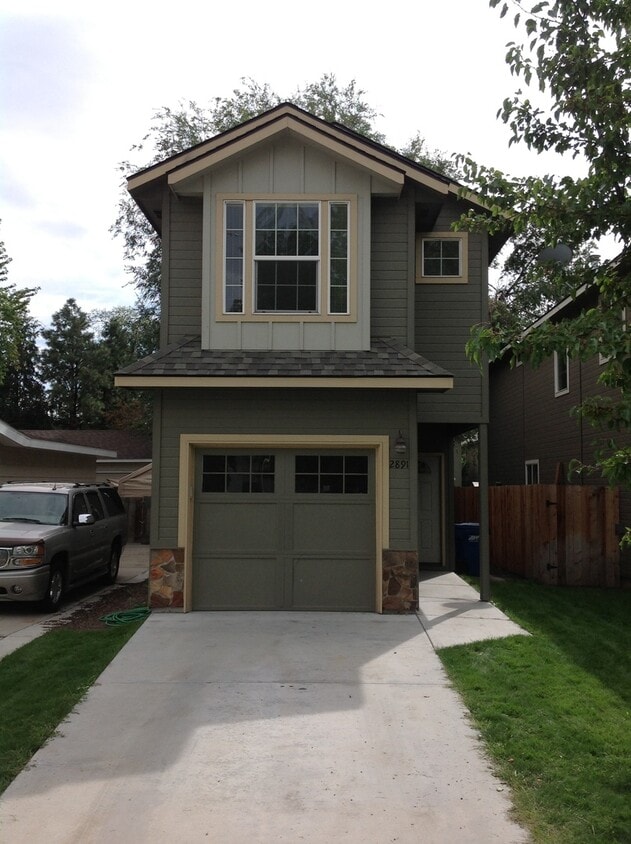 Primary Photo - Bright and Airy 3 Bedroom Home with High C...