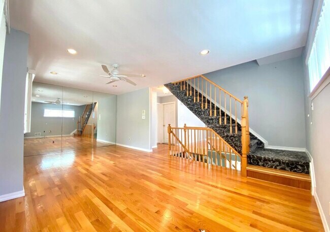 Building Photo - 18 Hemlock Ln