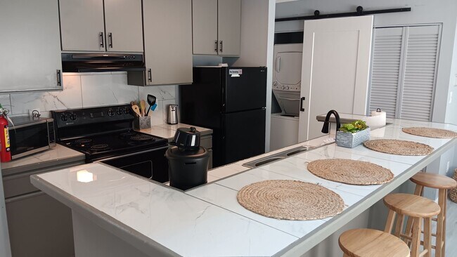 Foto del edificio - Furnished Two-Bedroom, Two-Bath Townhome in Little River. Available early December, 2025!