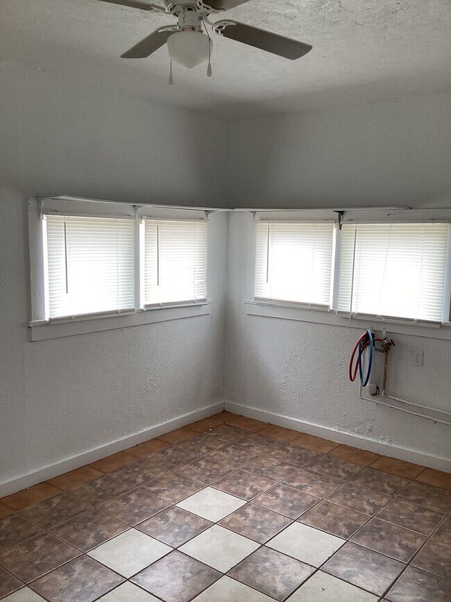 Building Photo - Nice 2 Bedroom Home!  Pets Welcome!