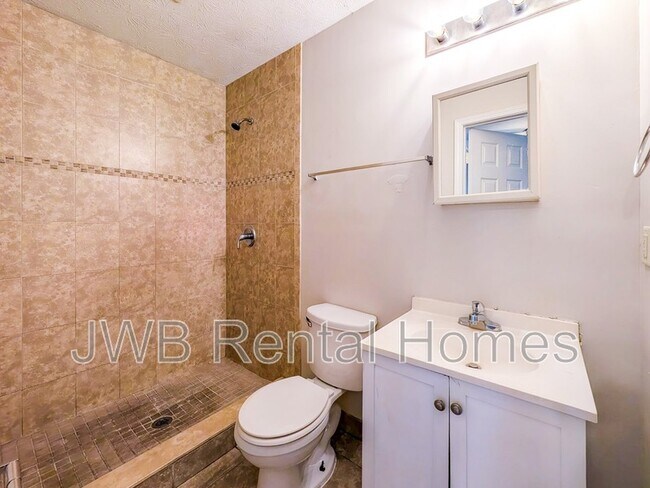 Foto del edificio - 4503 Melvin Cir W