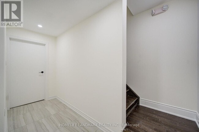 Building Photo - 35 Red Giant St