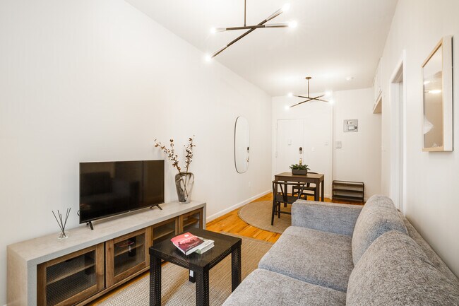 Building Photo - 57 W 85th St