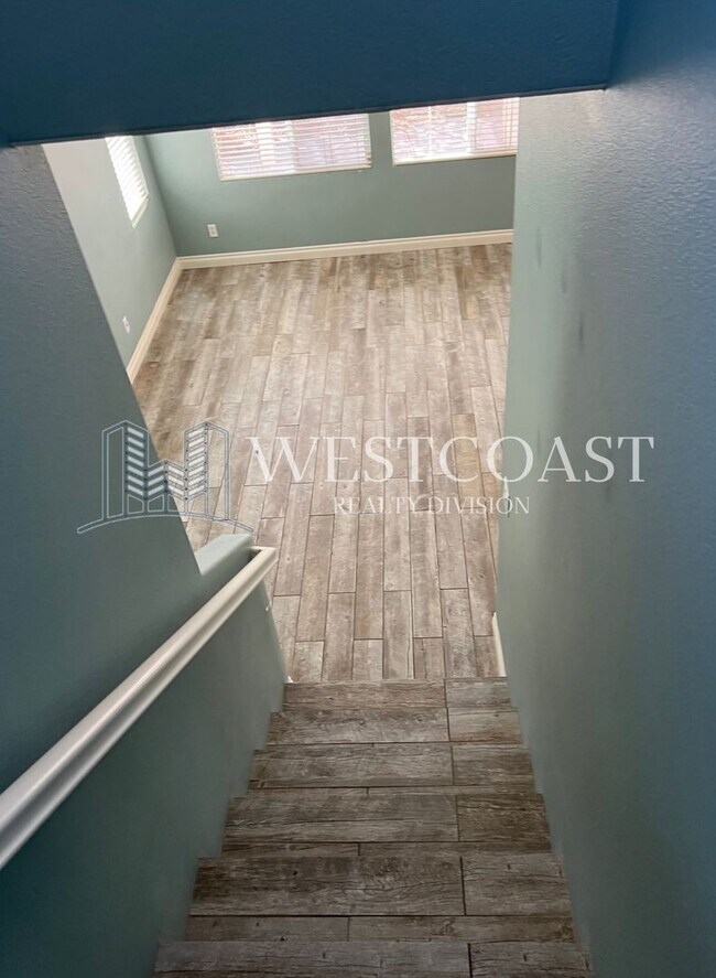 Building Photo - COMING SOON!! Stunning 3 Bedroom/2.5 Bath ...