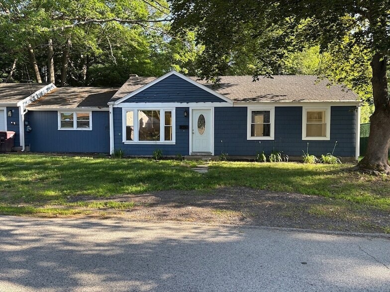 Primary Photo - 215 Jaffrey St