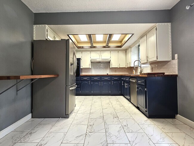 Building Photo - Welcome to this updated 3 bedroom, 2 bathr...