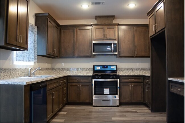 Building Photo - 545 Barcelona Ct