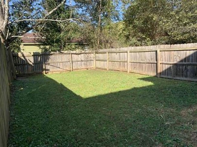 Building Photo - NEW DEAL! FIRST MONTH’S RENT FREE WITH A 1-YEAR LEASE!