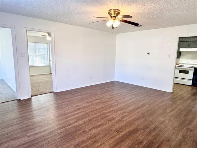 Foto del edificio - 141 NW Jayellen Ave