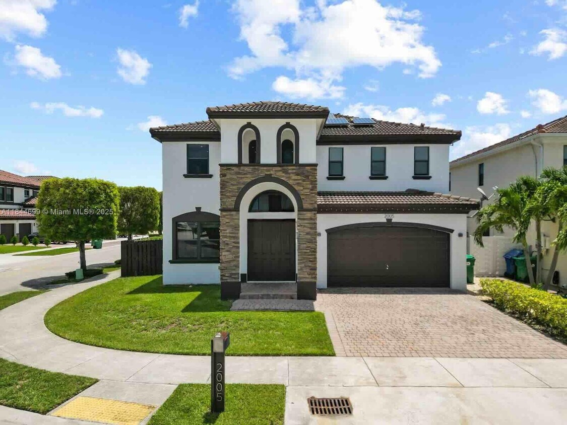 Foto principal - 2005 SW 145th Ave