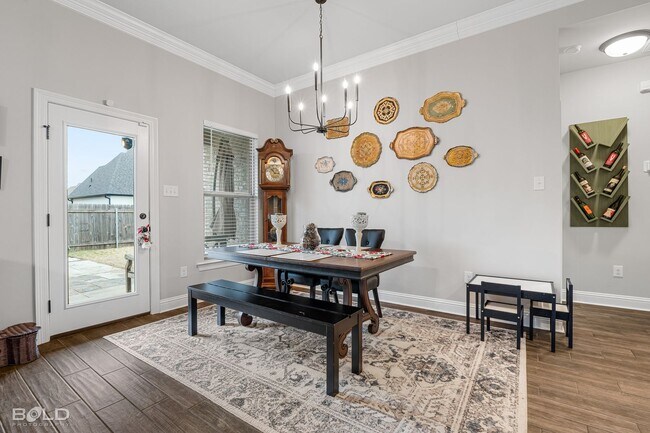 Building Photo - Check Out this 3 bed 2 bath!!