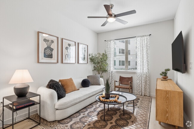 1BR, 1BA - 630SF - Living Room - Augustine