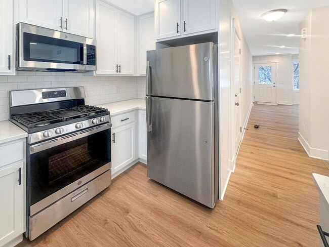 Foto del edificio - 860 Houseman Ave NE