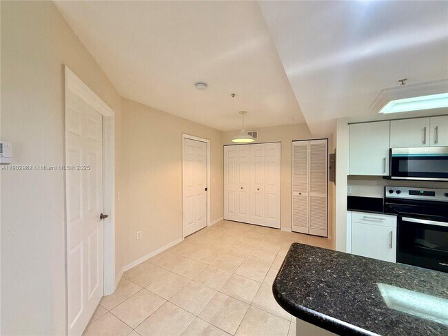 Building Photo - 1761 Four Mile Cove Pkwy