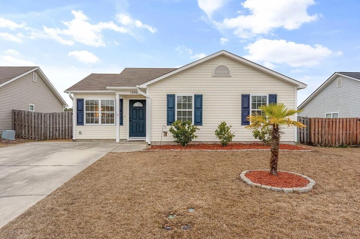 Charming 3-Bedroom Home for Rent in Leland, NC – Large Backyard & Great Amenities! - Charming 3-Bedroom Home for Rent in Leland, NC – Large Backyard & Great Amenities!