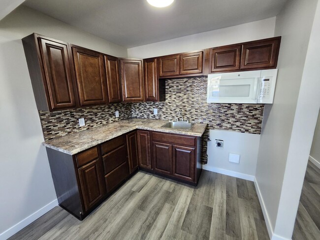 Building Photo - 414 Highmeadow Dr