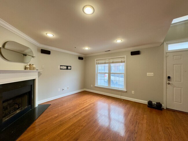 Building Photo - Charming 4 Bedroom/3.5 Bathroom Townhome with In-Unit Laundry in Pigtown, Baltimore, MD!
