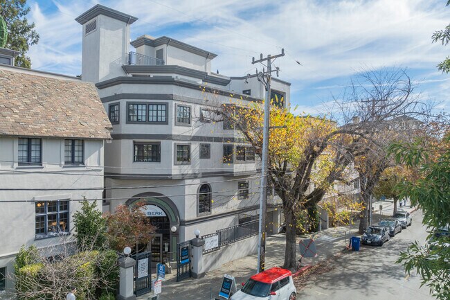 Exterior alternativo - The Berk