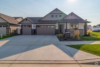 Building Photo - 1727 S Sundance Dr