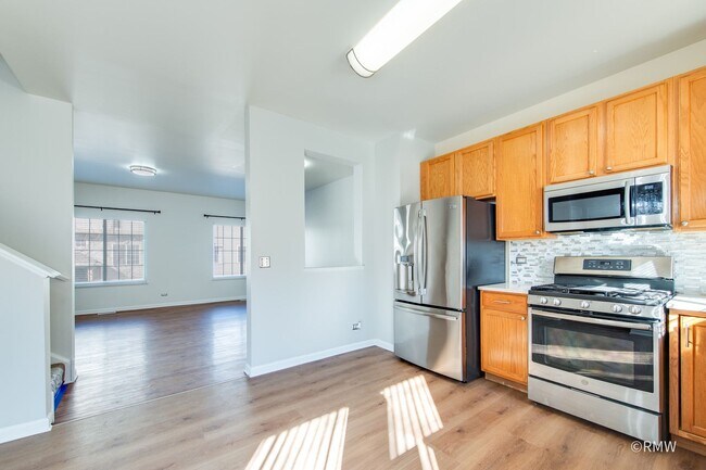 Building Photo - 27 Monarch Dr