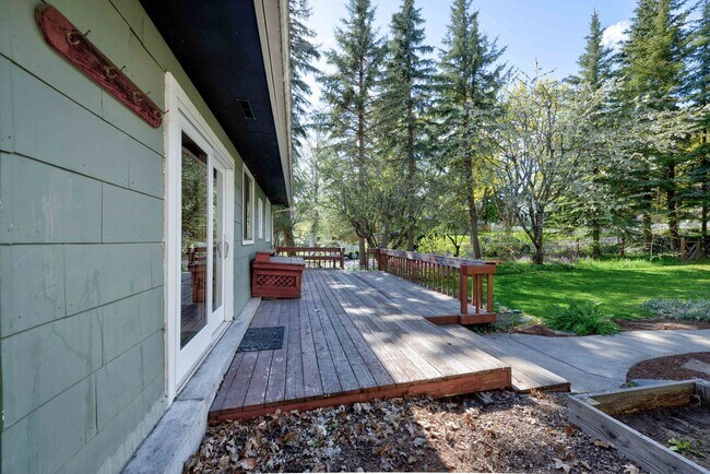 Foto del edificio - Beautiful Craftsman Bungalow on the edge of the Historic Fort Russell Dristrict