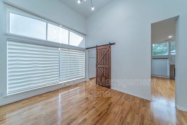 Building Photo - 961 Kingwood Cir
