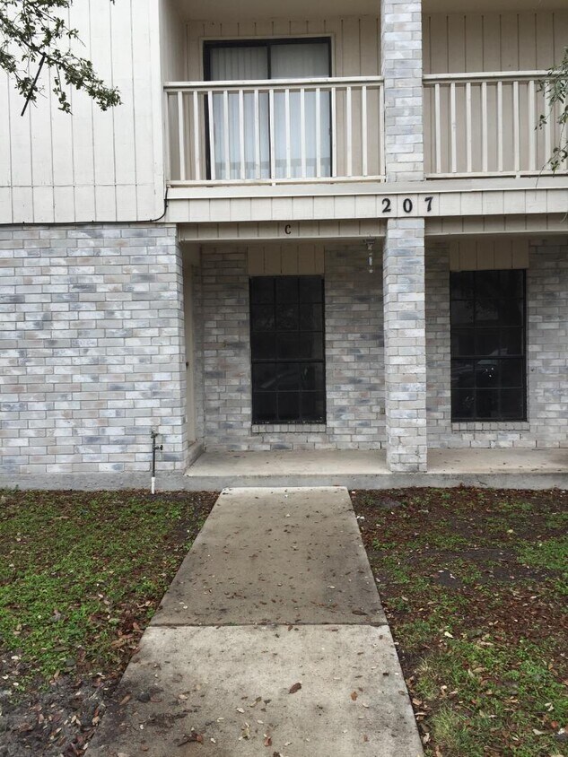 Foto del edificio - 207 N Commonsway Dr
