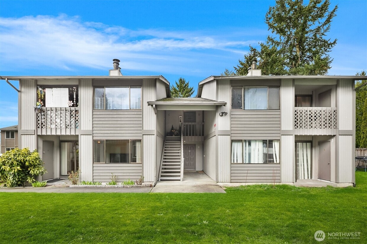 Exterior - 905 18th St NE