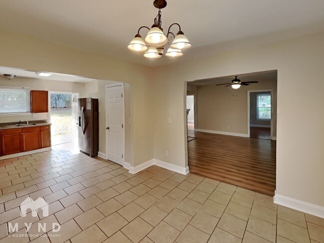 Building Photo - 2632 Shamrock Dr