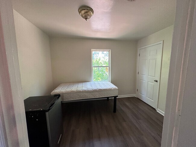 Foto del edificio - 1220 S Roxboro St