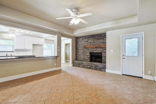 Building Photo - 218 Raintree Dr