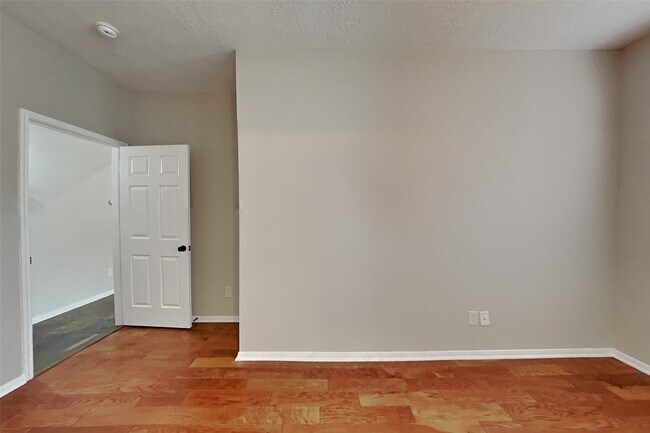 Foto del edificio - 26905 Faircourt Dr