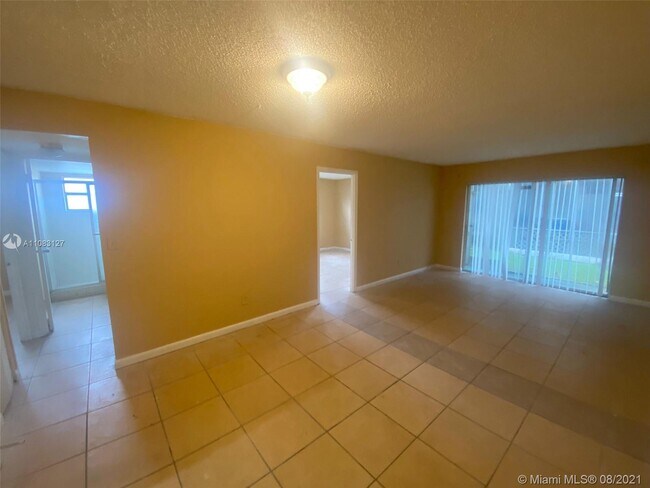 Foto del edificio - 961 NW 45th St