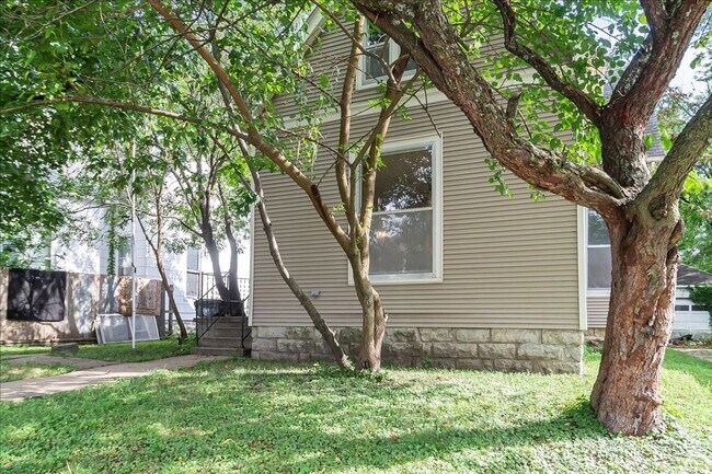 Foto del edificio - Spacious Updated Cottage