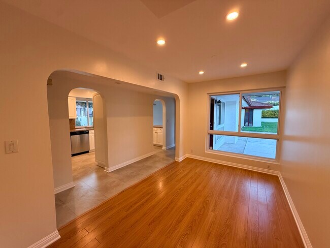 Foto del edificio - 410 N Canyon Blvd