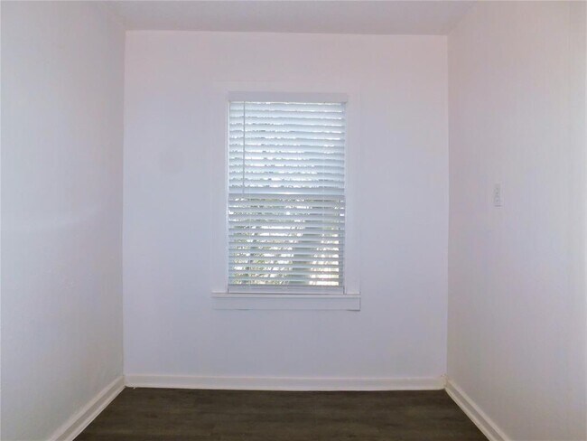 Building Photo - 515 Gober St