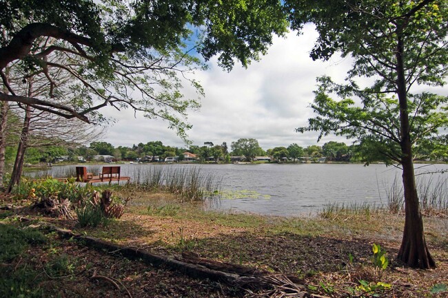 Building Photo - Lakefront Audubon Park 3/2