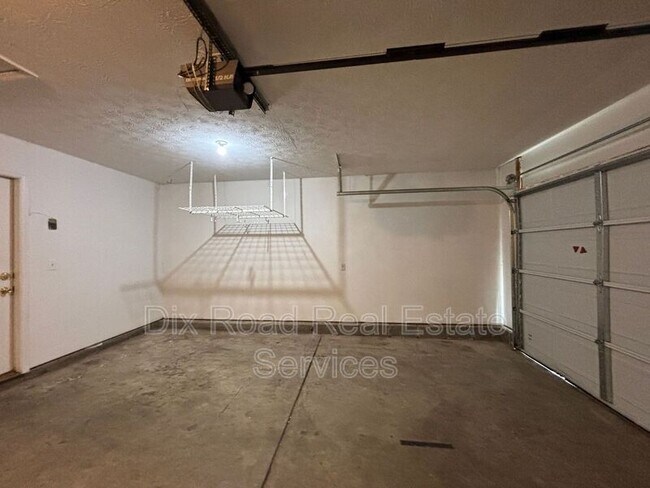 Building Photo - 490 Peyton Dr