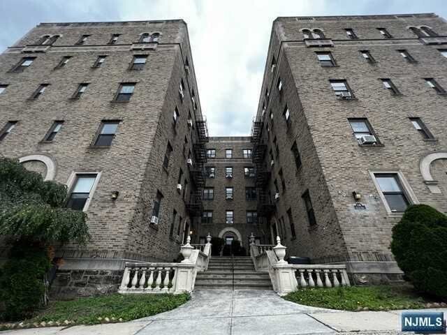Primary Photo - 1 Palisades
