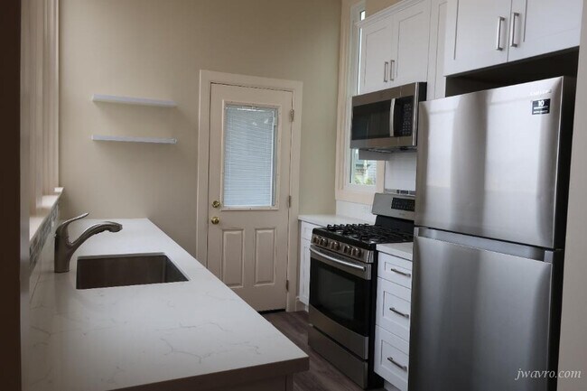 Building Photo - 542 Lombard St