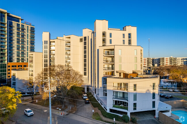 Foto del edificio - University Square Condominiums